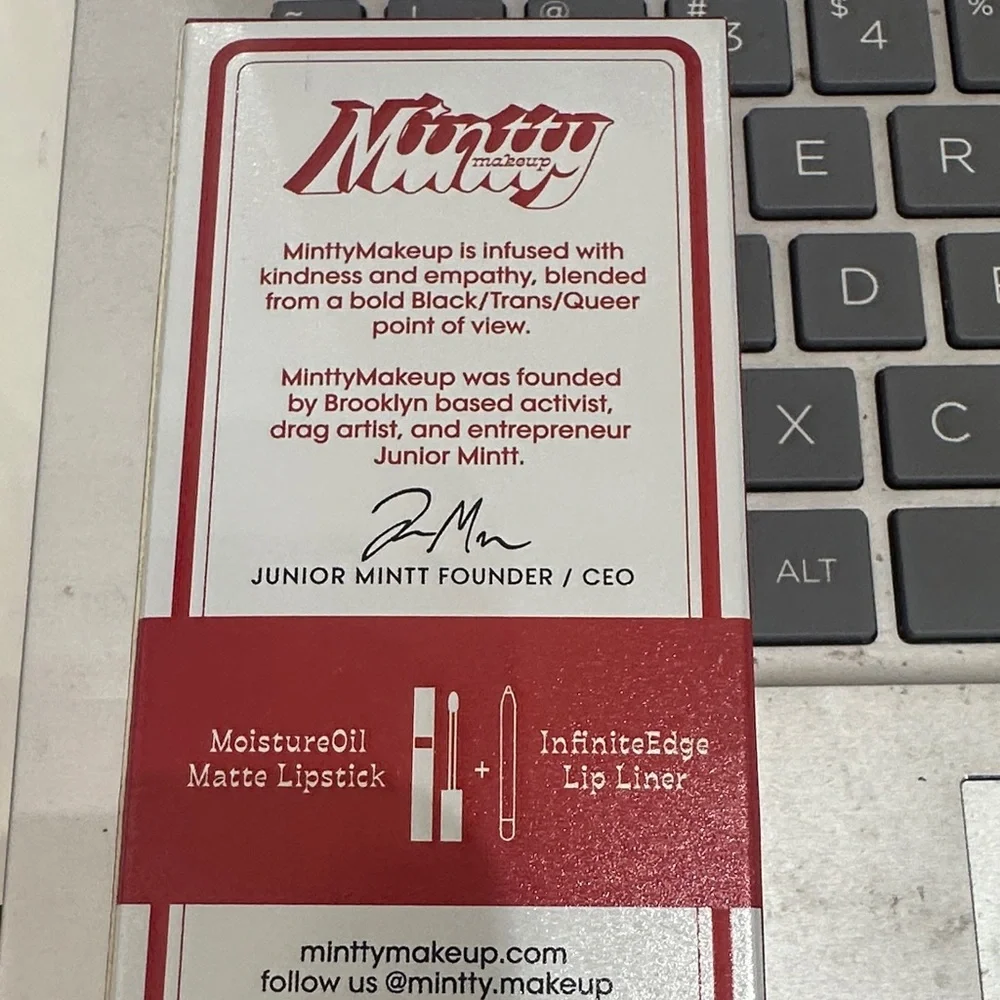 NIP Mintty Make-Up Treatmintt Lip Duo in Red Brick Rebellion
